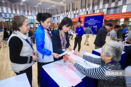 Bí thư Đảng ủy phường Đống Đa cho biết, trong sáng 14/3 phường tổ chức vận hành thử tại 6 khu vực bỏ phiếu, chiều cùng ngày 17 khu vực bỏ phiếu còn lại sẽ chạy thử. Sau mỗi cuộc bỏ phiếu thử, lãnh đạo phường Đống Đa cùng thành viên các điểm bỏ phiếu sẽ trao đổi rút kinh nghiệm.