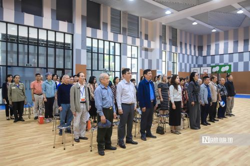 Từng công đoạn của quy trình bầu cử được thực hiện như trong ngày bỏ phiếu chính thức.