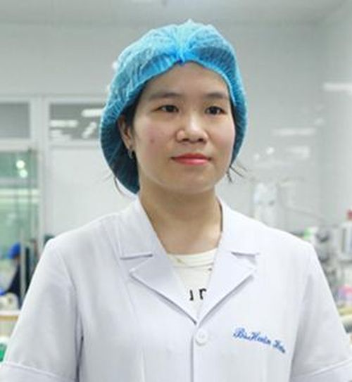 Thạc sĩ, bác sĩ nội trú Nguyễn Thị Huân, Trung tâm Hồi sức tích cực của Bệnh viện Bệnh Nhiệt đới Trung ương