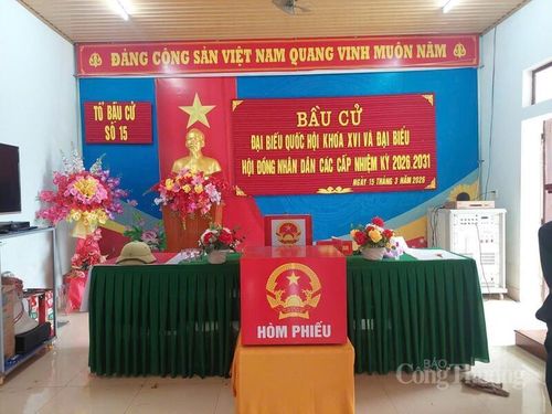 Các điểm bỏ phiếu được chuẩn bị chu đáo, trang trọng.