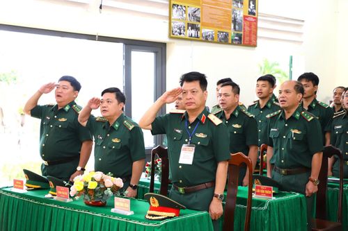 Thiếu tướng Đinh Hồng Tiếng, Ủy viên Ban Thường vụ Tỉnh ủy, Chỉ huy Trưởng Bộ Chỉ huy Quân sự tỉnh dự tại điểm bỏ phiếu Đồn Biên phòng Đắk M'Bai