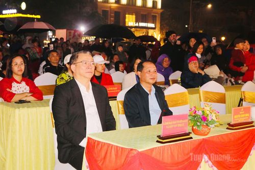 Các đại biểu dự tại chương trình.