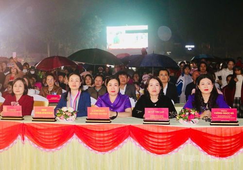 Các đại biểu dự chương trình.