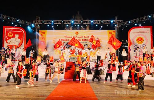 Múa chào mừng Ngày bầu cử.