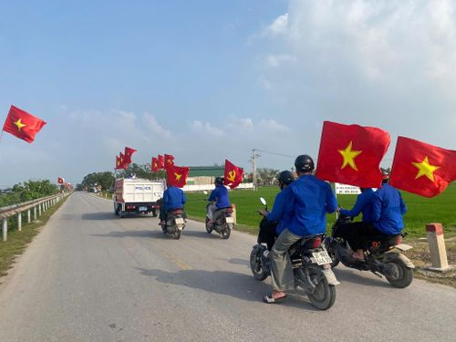  Xã Văn Hiến tuyên truyền lưu động về bầu cử bằng xe loa phát thanh dọc các tuyến đường, xóm, khu dân cư