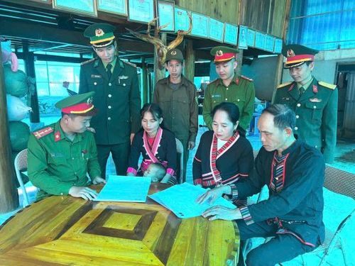 Công xã Mường Chanh phối hợp với các lực lượng tuyên truyền, đảm bảo ANTT địa bàn.