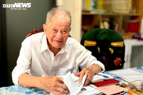 Đại tá Tư Cang phấn khởi, chờ ngày bỏ phiếu bầu cử đại biểu Quốc hội khóa XVI.