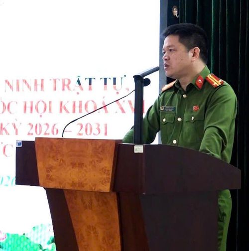 Trung tá Hoàng Đức Tới: “Để bảo đảm trật tự an toàn xã hội trong quá trình tổ chức bầu cử, Công an xã đã xây dựng kế hoạch triển khai quyết liệt, đồng bộ các mặt công tác”. Ảnh: VB