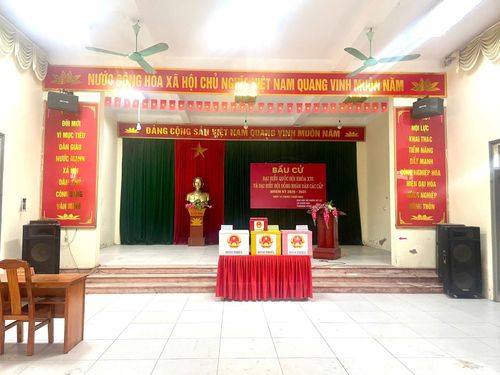 Khu vực hòm phiếu được chuẩn bị chu đáo, sẵn sàng cho ngày bầu cử. Ảnh: PV