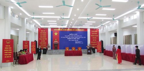 Khu vực bầu cử số 14 phường Hồng Hà khá khang trang, rộng rãi. Ảnh: HL