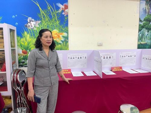 Bà Đỗ Thị Trà cho biết, công toàn bộ cơ sở vật chất và các điều kiện phục vụ bầu cử tại điểm bầu cử đã được chuẩn bị đầy đủ. Ảnh: PV
