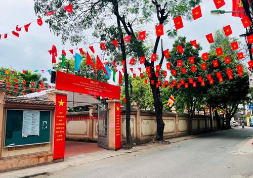 Không khí chuẩn bị cho ngày bầu cử lan tỏa khắp các khu dân cư, tạo sự phấn khởi trong nhân dân phường Khương Đình.