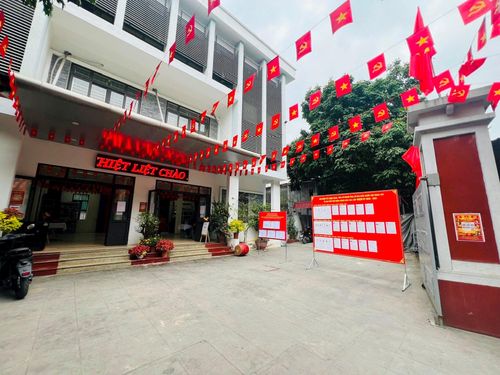 Trên địa bàn phường có khoảng 61.000 cử tri tại 28 khu vực bỏ phiếu.