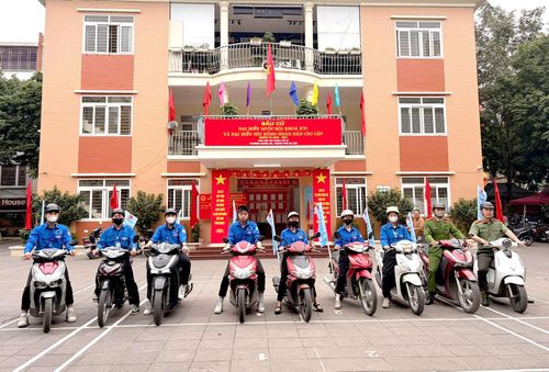Đoàn thanh niên ra quân tuyên truyền về bầu cử. Ảnh: PV