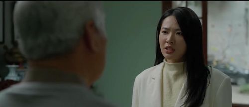 Lam Anh bày tỏ sự lo lắng khi Minh Kiên bị rút về đơn vị. Ảnh VTV