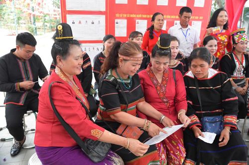Cử tri cẩn trọng tìm hiểu thông tin, thể hiện sự nghiêm túc và trách nhiệm khi lựa.