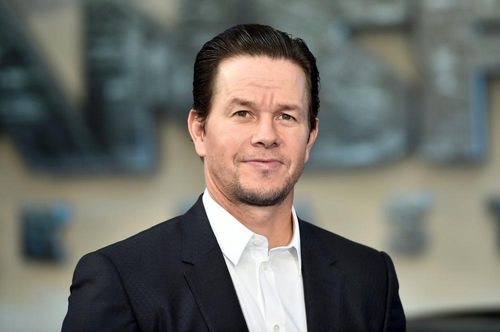 Wahlberg còn tham gia phim Flight Risk do Mel Gibson đạo diễn cùng một số dự án khác. Bên cạnh đó, ca khúc rap Good Vibrations ra mắt cách đây 35 năm của tài tử vẫn thường xuyên xuất hiện trong phim và chương trình truyền hình, tiếp tục mang lại nguồn thu đáng kể cho Wahlberg. Ảnh: Reuters.