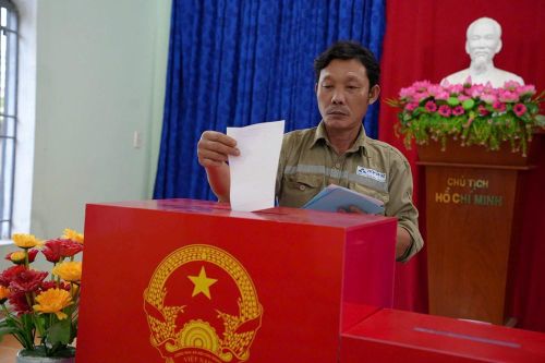 Những lá phiếu của người lao động được gửi gắm nhiều kỳ vọng về sự phát triển kinh tế và chăm lo tốt hơn cho đời sống công nhân