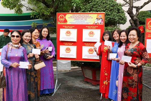 Cử tri Đà Nẵng phấn khởi đi bỏ phiếu