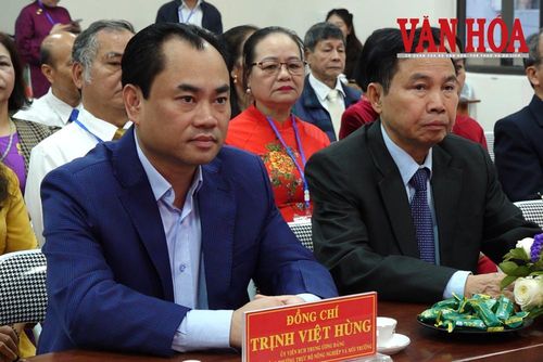 Thứ trưởng Thường trực Bộ Nông nghiệp và Môi trường Trịnh Việt Hùng dự lễ khai mạc tại khu vực bỏ phiếu Tổ dân phố số 15