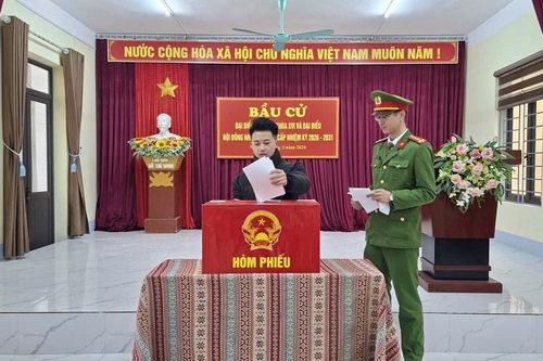 Việc bỏ phiếu diễn ra nghiêm túc, an toàn và đúng quy định