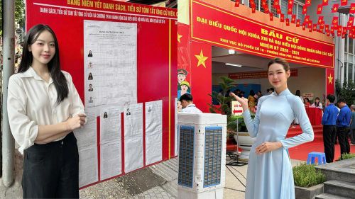 Hoa hậu Thanh Thủy, Hoa hậu Bảo Ngọc cũng tham gia bỏ phiếu, thực hiện quyền và nghĩa vụ công dân trong ngày bầu cử