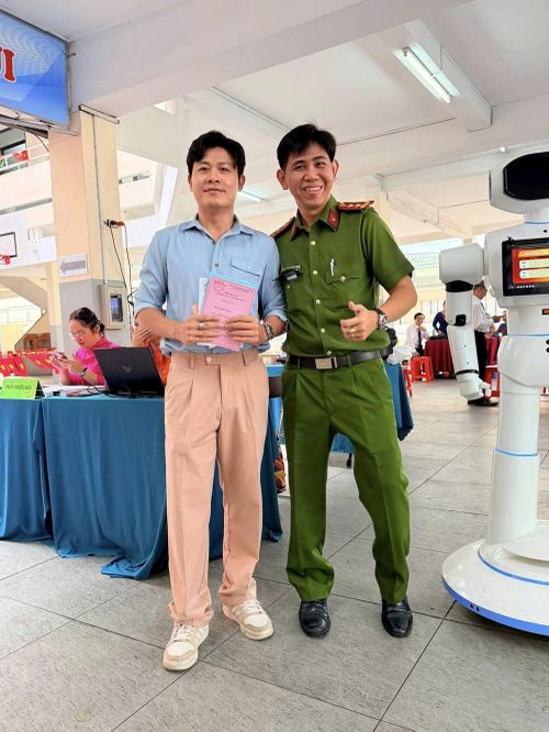Nhạc sĩ Nguyễn Văn Chung thực hiện quyền và nghĩa vụ công dân trong sáng nay (15.3)
