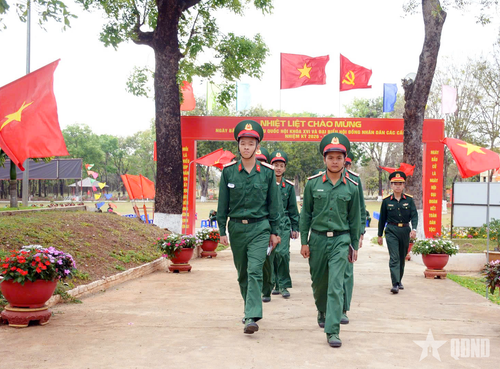 Cán bộ, chiến sĩ Tiểu đoàn 303 (Trung đoàn 584, Bộ CHQS tỉnh Đắk Lắk) hoàn thành công tác bầu cử sớm vào sáng 14-3 để thực hiện nhiệm vụ trực, sẵn sàng chiến đấu bảo vệ bầu cử. Ảnh: VIỆT HÙNG