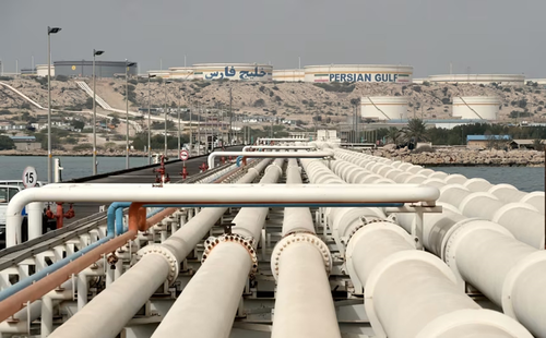 Toàn cảnh cảng dầu đảo Kharg ngày 12-3, cách bờ biển Iran 25km trên vịnh Ba Tư và cách eo biển Hormuz 483km về phía Tây Bắc, thuộc Iran. Ảnh: Getty Images
