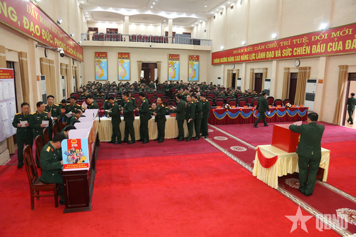 Cử tri Quân đoàn 12 tham gia bầu cử với trách nhiệm cao.