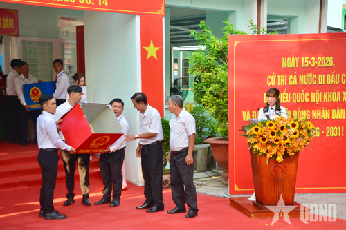 Ngay sau khi đại diện tổ bầu cử phát biểu khai mạc, thông tin về nội quy phòng bỏ phiếu và thể lệ bầu cử, công tác kiểm tra thùng phiếu được thực hiện.