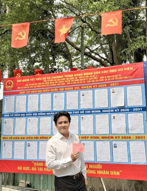 NSƯT Phạm Thế Vĩ chia sẻ trên mạng xã hội hình ảnh đi bầu cử