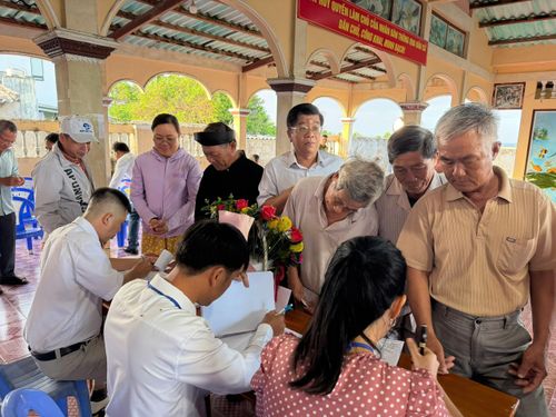 Cử tri đặc khu Phú Quý nô nức đi bầu cử