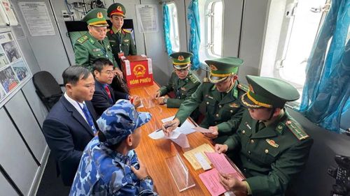 Đến 11 giờ ngày 15-3, 100% cử tri trên đặc khu Cồn Cỏ hoàn thành việc bỏ phiếu bầu đại biểu Quốc hội khóa XVI và đại biểu HĐND các cấp nhiệm kỳ 2026–2031
