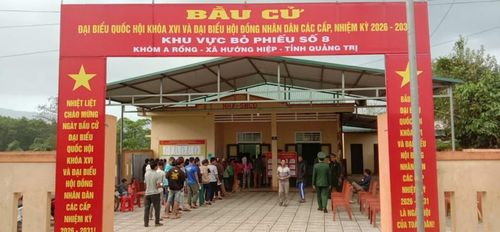 Tại Tổ bầu cử số 8, khóm A Rồng, xã Hướng Hiệp, không khí bầu cử rộn ràng từ sớm.