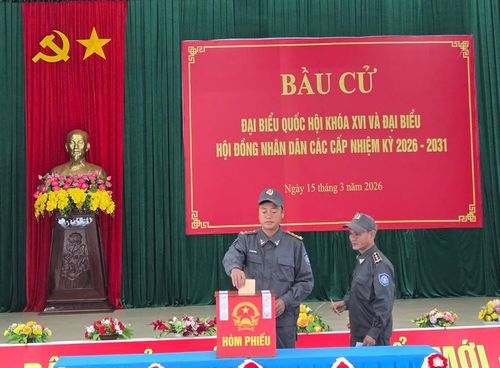 Địa phương đã chuẩn bị đầy đủ các phương án để bảo đảm quyền bầu cử của cử tri vãng lai, nhất là các lực lượng đang thực thi nhiệm vụ trên biển, như: Hải quân, Kiểm ngư, Cảnh sát biển, cùng ngư dân đang khai thác, đánh bắt hải sản quanh khu vực đảo.