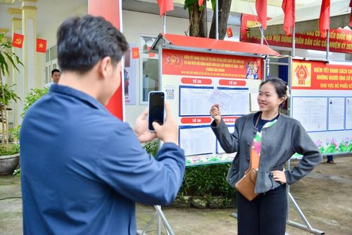 Sinh viên Nguyễn Thị Thu Thủy (cử tri phường Hòa Khánh, khu vực bỏ phiếu số 25) nhận thức rõ trách nhiệm công dân trong sự kiện quan trọng này.