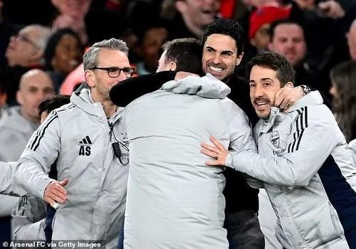 HLV Mikel Arteta thừa nhận đã có “linh cảm” rằng Dowman sẽ làm nên điều đặc biệt trước Everton và niềm tin của ông đã được đền đáp.