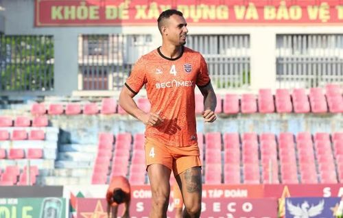 Việc Janclesio nhập tịch thành công cũng mang tới tín hiệu tích cực cho tuyển Việt Nam. Trong bối cảnh hàng phòng ngự đội bóng áo đỏ đang cần thêm những nhân tố chất lượng.