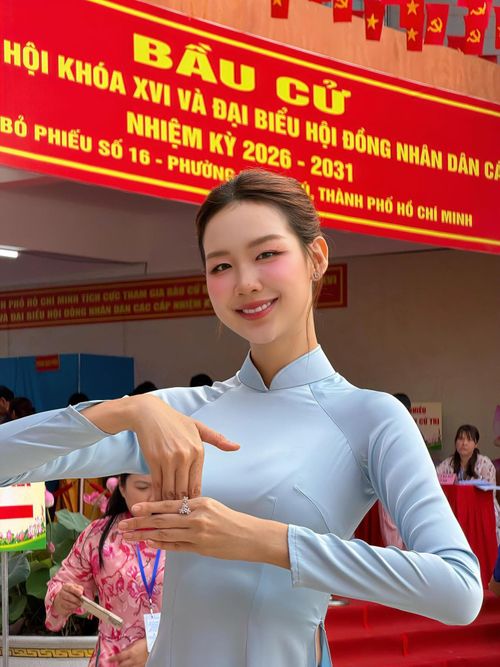 "Đây là dịp để các bạn trẻ có thể gửi gắm những tâm tư, tình cảm cho những vị đại biểu mà các bạn tin tưởng", cô nói.
