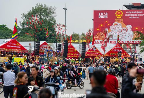 Lễ hội năm nay diễn ra vào thời điểm bầu cử Đại biểu Quốc hội khóa XVI và Đại biểu Hội đồng nhân dân các cấp, nhiệm kỳ 2026-2031. Tỉnh Lạng Sơn phát động cả hệ thống chính trị lan tỏa đi thông điệp “Đi bầu cử trước - Đi trẩy hội sau”, tuyên truyền Nhân dân cùng thực hiện đầy đủ quyền và nghĩa vụ công dân trước, sau đó sẽ tham gia chung vui lễ hội quê hương.