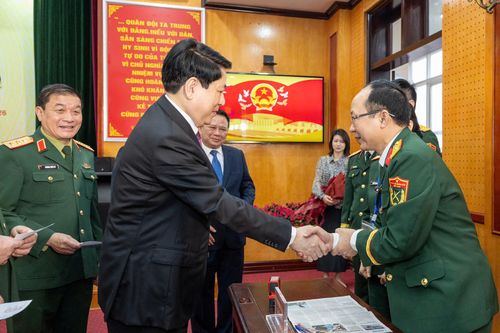 Chủ tịch nước Lương Cường với các thành viên tổ bầu cử