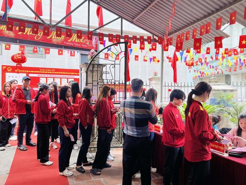 Các HLV, VĐV háo hức đi bầu cử.