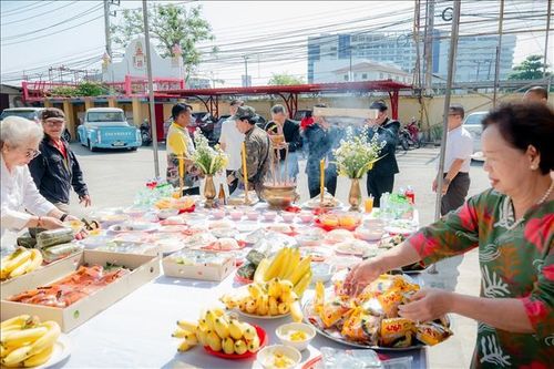 Đại lễ cầu siêu tri ân các Anh hùng liệt sĩ được bà con kiều bào ở Đông Bắc Thái Lan tổ chức thường niên từ 10 năm qua. Ảnh: TTXVN phát