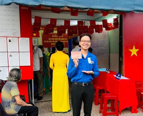 Thầy Nguyễn Nhật Minh Tâm vừa hoàn thành nghĩa vụ công dân của mình.