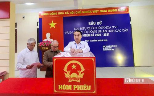 Trên xã đảo nằm giữa sông Hồng với 4.480 cử tri, không khí bầu cử diễn ra trang nghiêm nhưng ấm áp, khi từng lá phiếu được gửi gắm niềm tin và kỳ vọng của người dân vùng bãi vào những đại biểu xứng đáng đại diện cho ý chí, nguyện vọng của nhân dân.