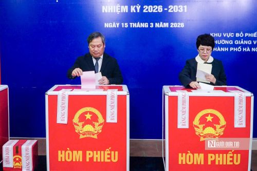 Chủ tịch UBND Thành phố Hà Nội Vũ Đại Thắng thực hiện việc bỏ phiếu bầu Đại biểu Quốc hội khóa XVI và Đại biểu HĐND các cấp 2026 – 2031 tại nhà hoạt cộng đồng số 10, khu vực bỏ phiếu số 4 (ngõ 629, phố Kim Mã). Ông Thắng mong muốn cử tri, đặc biệt là cử tri Hà Nội sẽ thực hiện quyền tối cao của mình trong việc lựa chọn các đại biểu xứng đáng nhất để lãnh đạo đất nước, Hà Nội. Đây cũng là giai đoạn Hà Nội thực hiện các quy hoạch, Luật Thủ đô (sửa đổi), các nghị quyết mới của Trung ương phân cấp cho Hà Nội, để Hà Nội vươn mình cùng cả nước”.