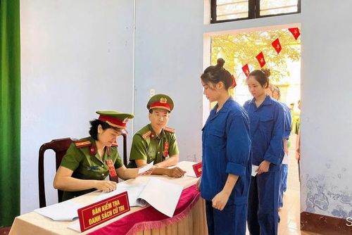 Những người đang bị tạm giữ, tạm giam tại Trại tạm giam Công an Tp.Huế đã tham gia bỏ phiếu bầu cử theo đúng quy định của pháp luật.