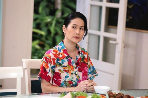 Trong mạch phim gần đây, nhân vật bà Kim (Thân Thúy Hà) rơi vào trạng thái khủng hoảng tinh thần sau hàng loạt biến cố.