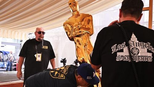 Lực lượng cảnh sát Los Angeles và đội SWAT được triển khai quanh khu vực tổ chức Oscar